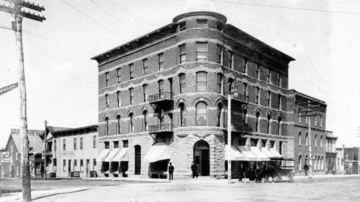 Exterior view of the Alberta Hotel, taken circa 1907.