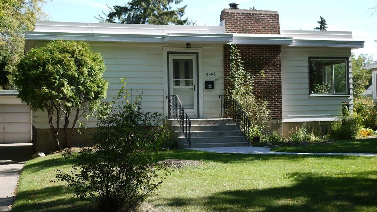 Dean-Kuperus Residence, 2013, front elevation. Photo courtesy of Ann Hall.