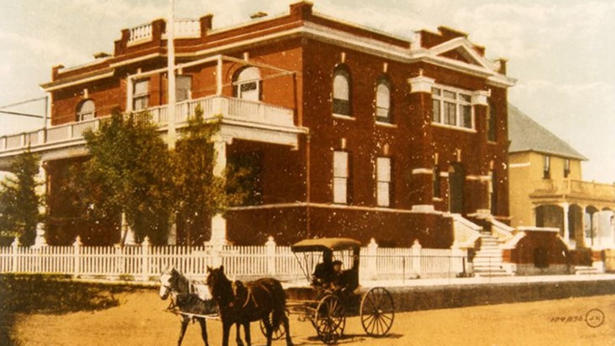 Exterior view of the Edmonton Club, 1912.