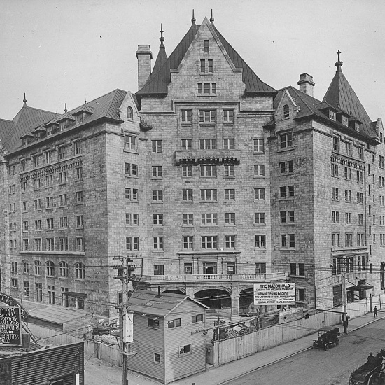 Hotel Macdonald, 1914, under construction